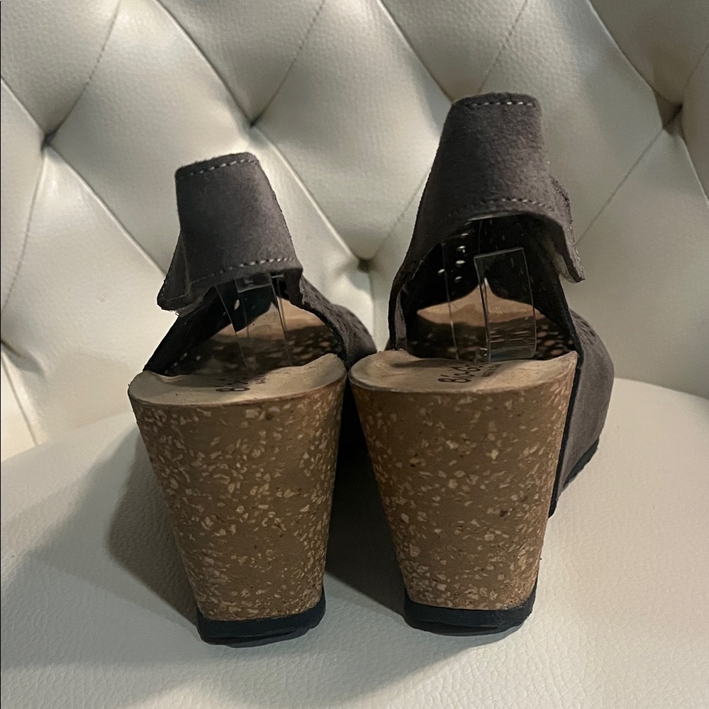 Taupe Suede Laser-Cut Cork Wedge Sandals Size 8 Made in Italy - Picture 5 of 7